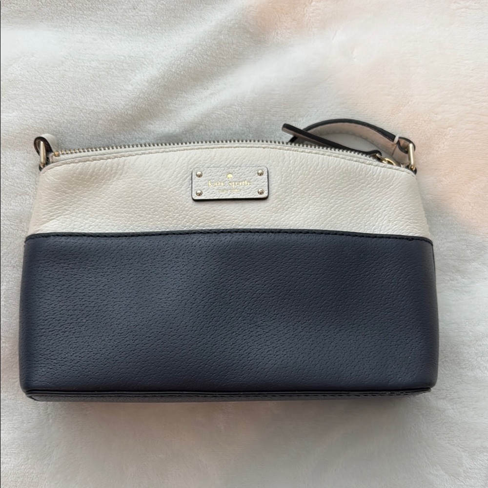 Kate Spade crossbody leather purse Navy and Cream small with exterior pocket